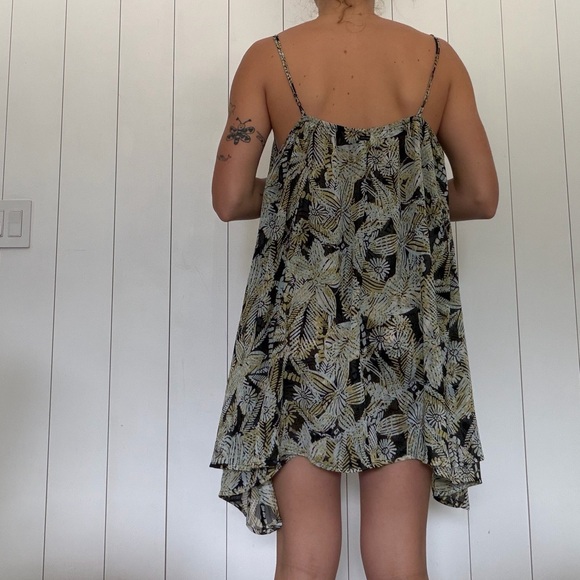 VOLCOM DRESS - Picture 4 of 4